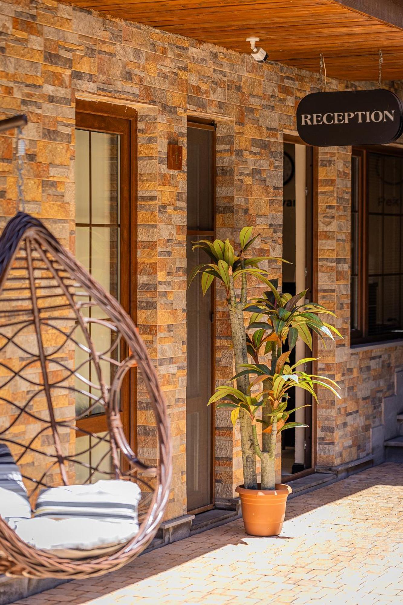 Boutique Living Hotel เยเรวาน ภายนอก รูปภาพ