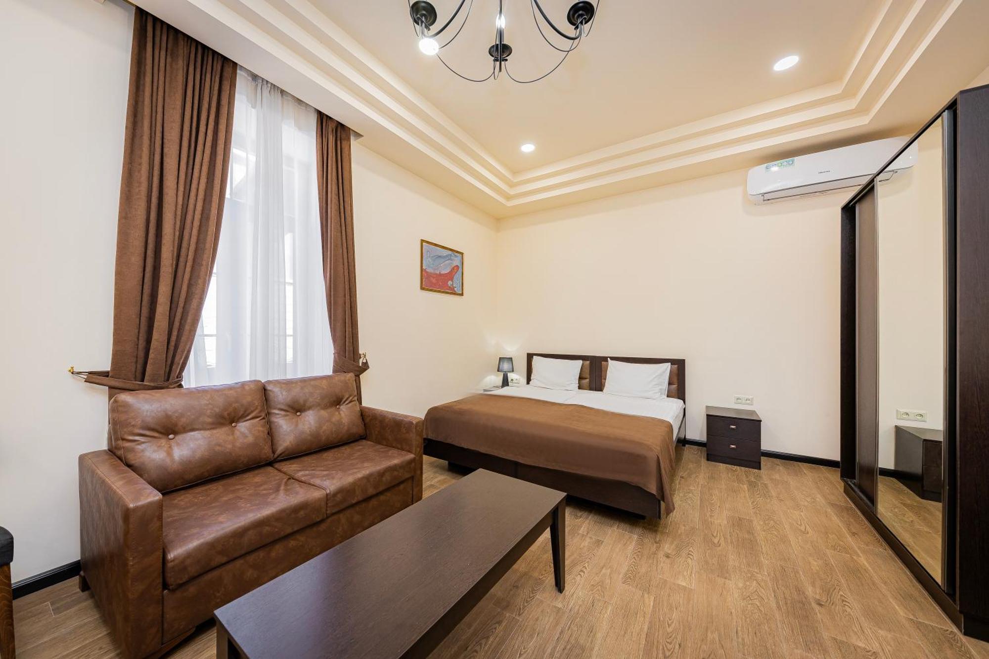 Boutique Living Hotel เยเรวาน ภายนอก รูปภาพ