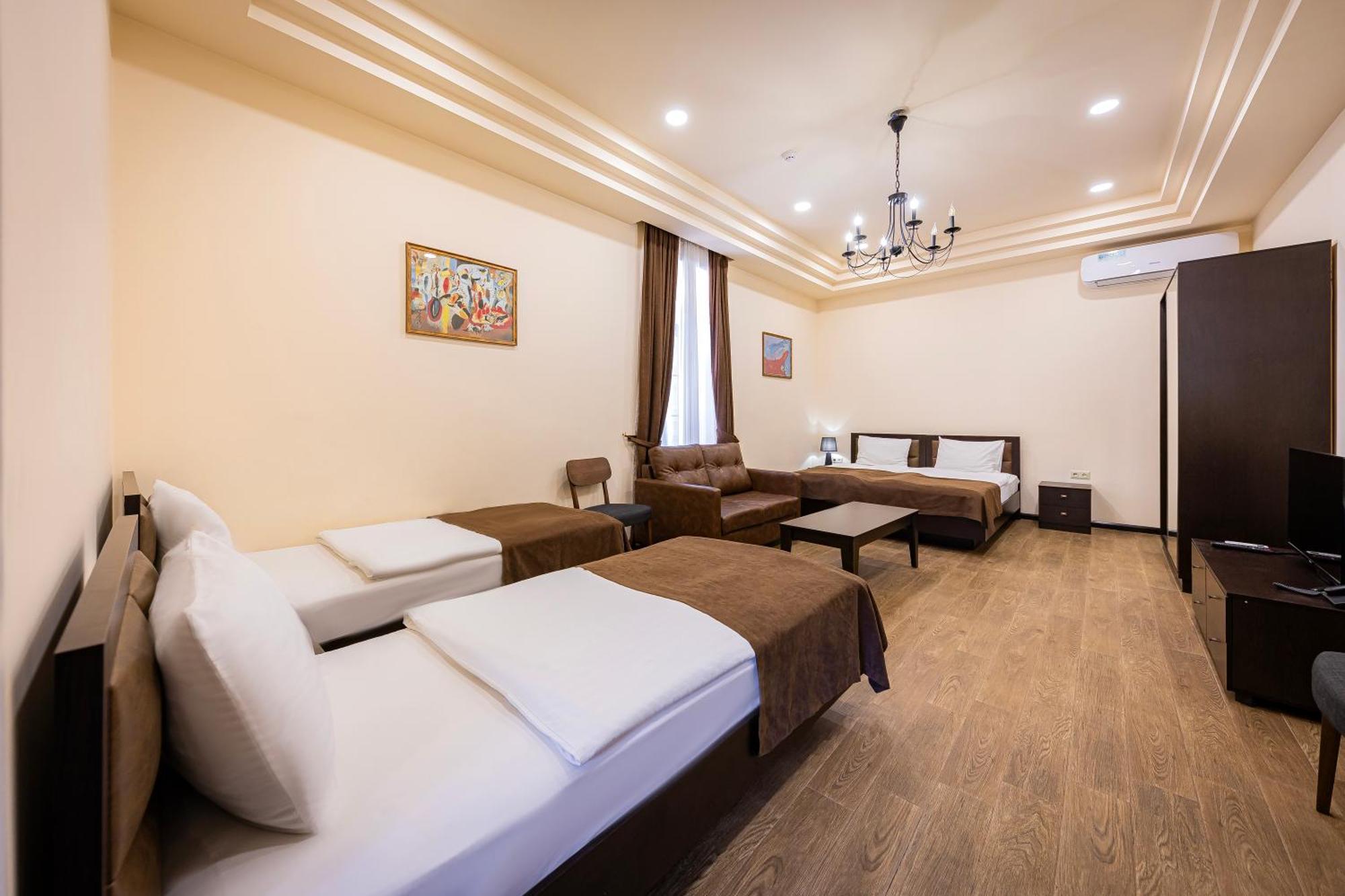 Boutique Living Hotel เยเรวาน ภายนอก รูปภาพ