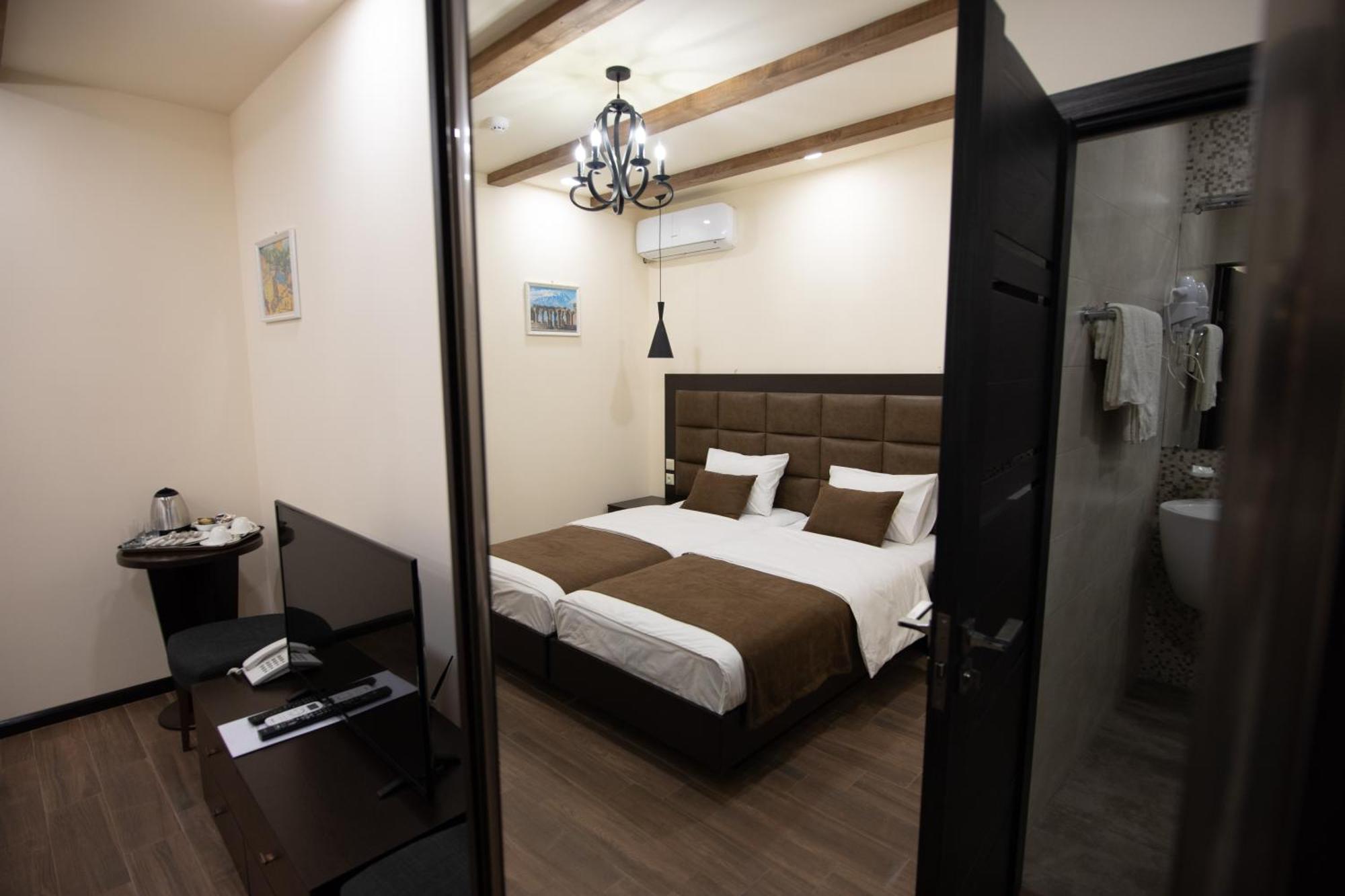 Boutique Living Hotel เยเรวาน ภายนอก รูปภาพ