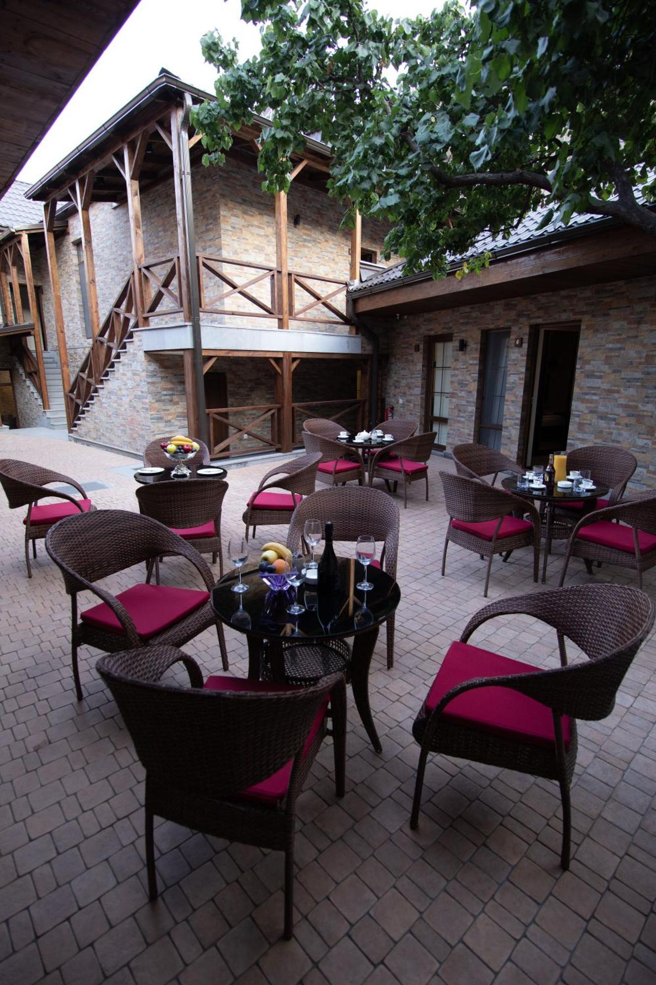 Boutique Living Hotel เยเรวาน ภายนอก รูปภาพ