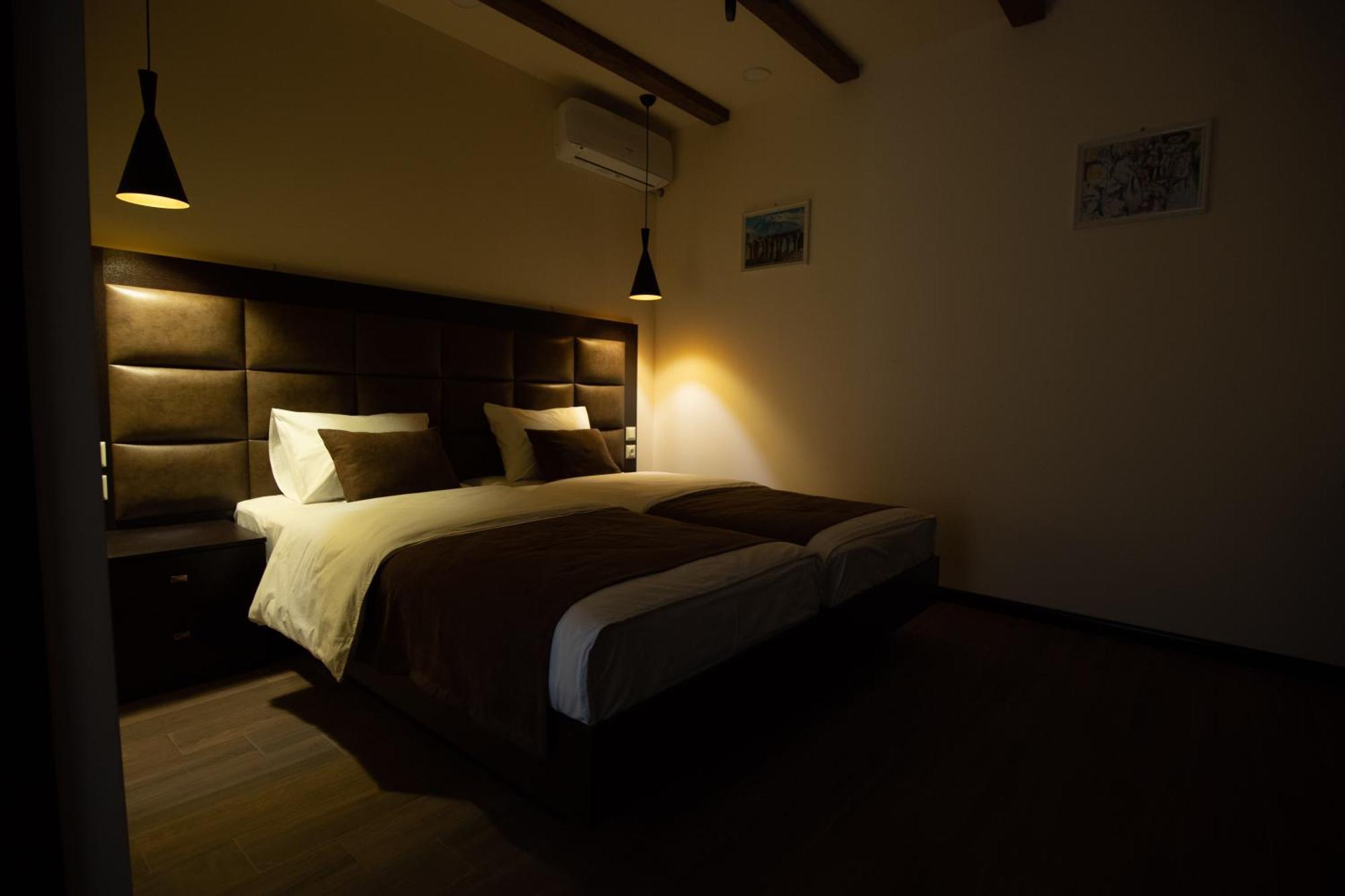 Boutique Living Hotel เยเรวาน ภายนอก รูปภาพ