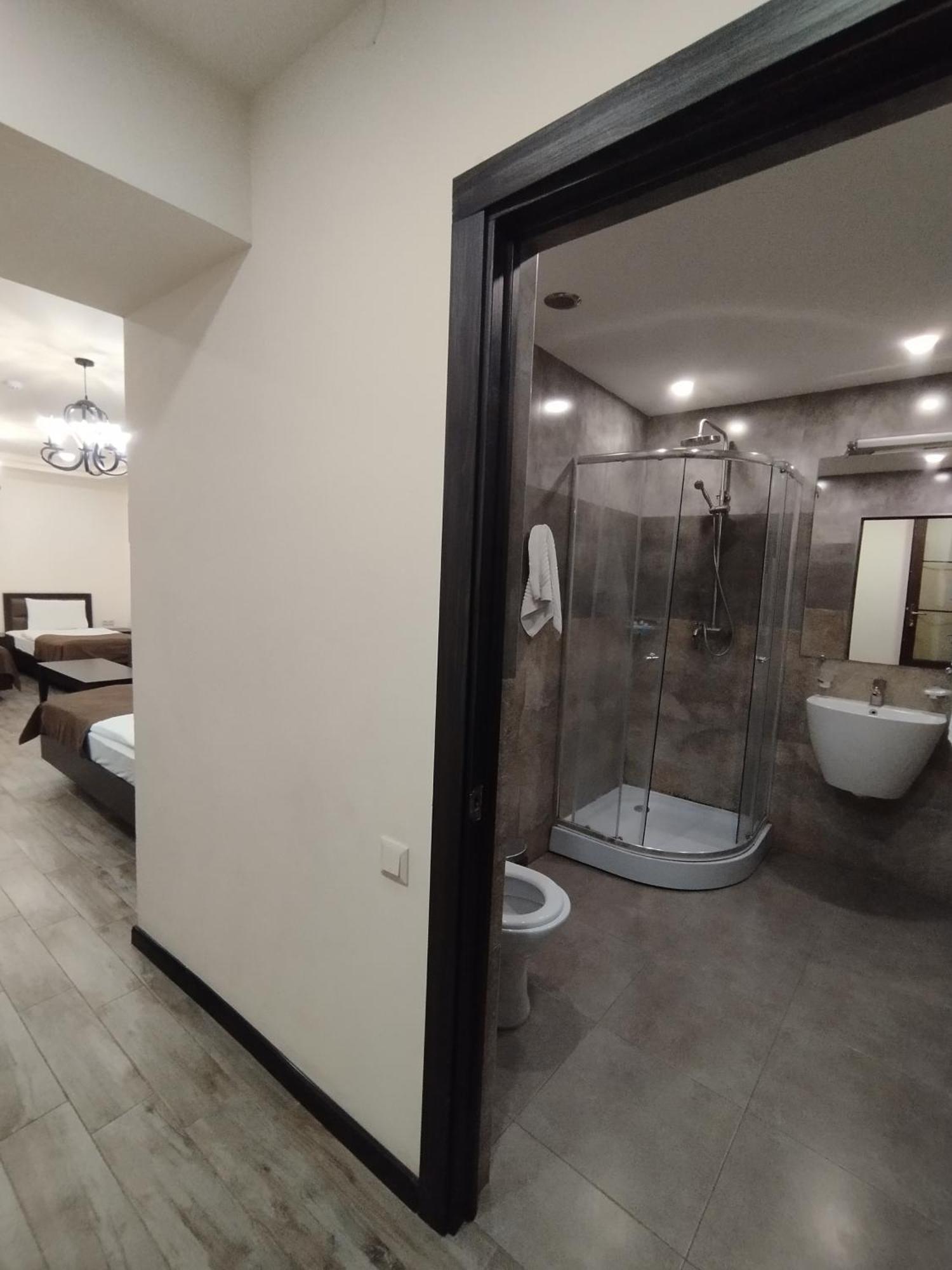Boutique Living Hotel เยเรวาน ภายนอก รูปภาพ