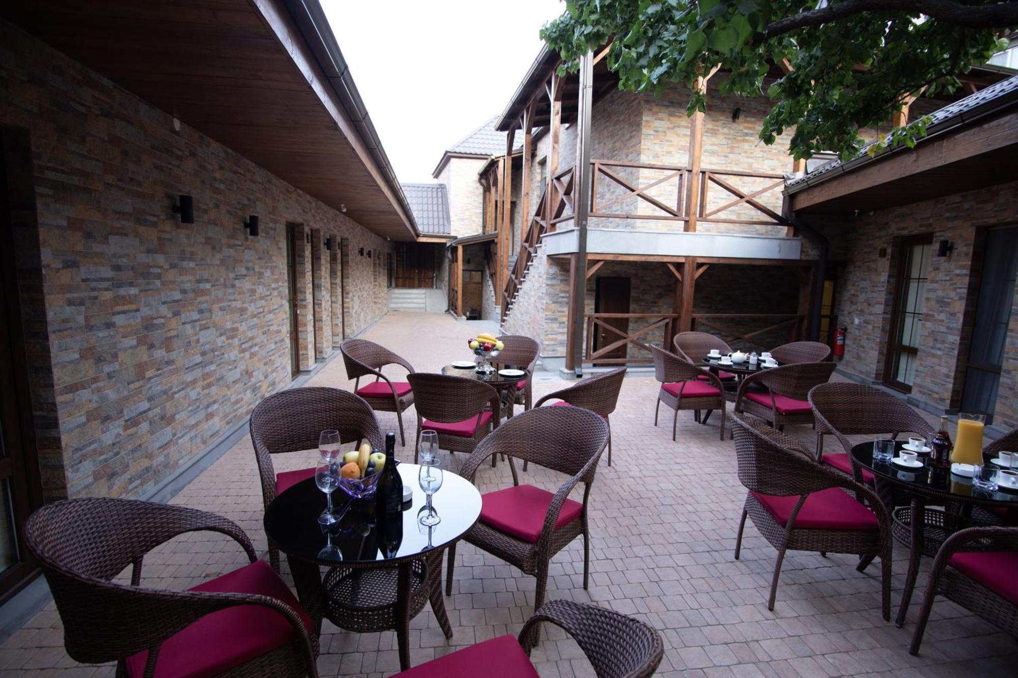 Boutique Living Hotel เยเรวาน ภายนอก รูปภาพ