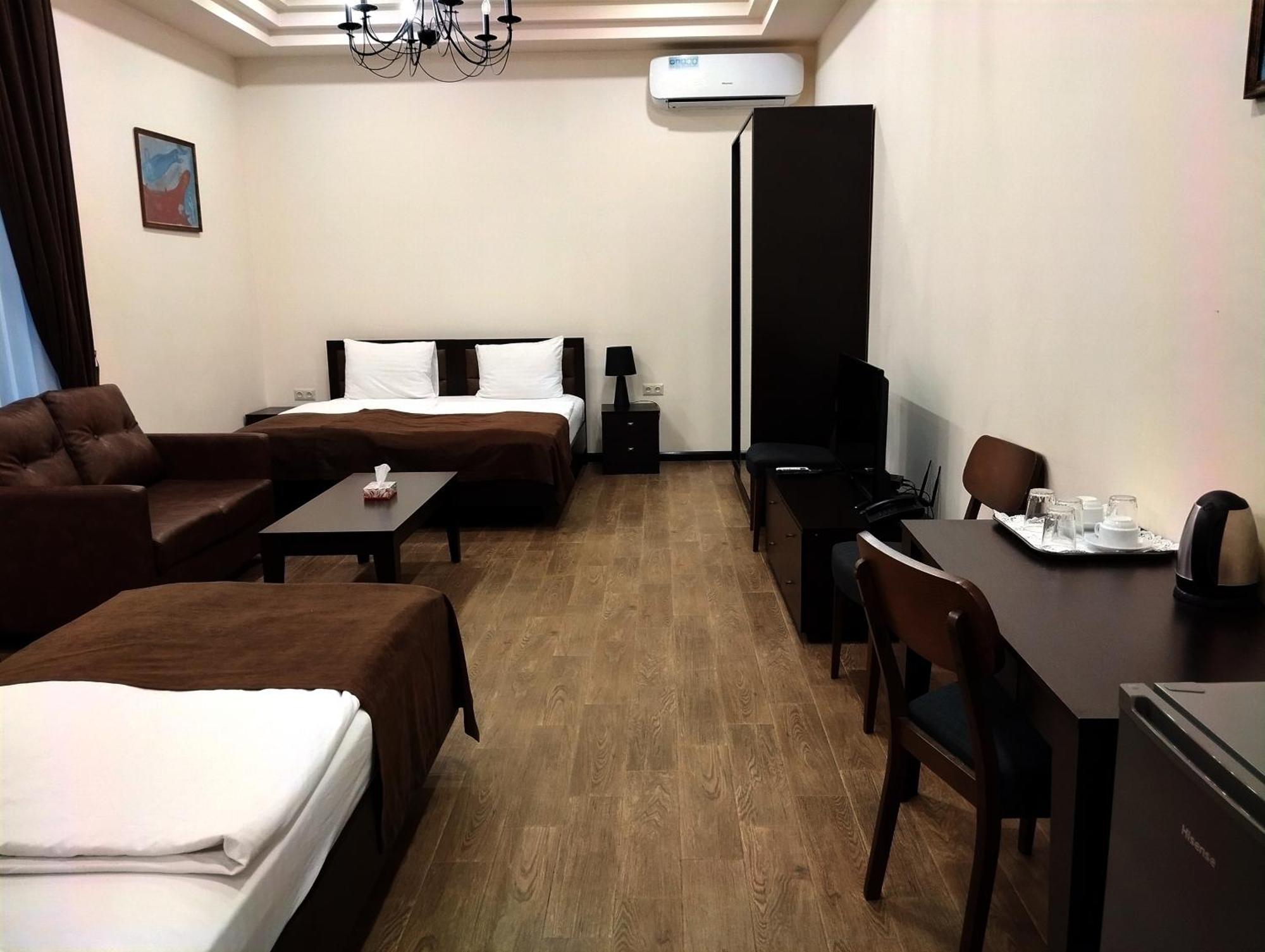 Boutique Living Hotel เยเรวาน ภายนอก รูปภาพ