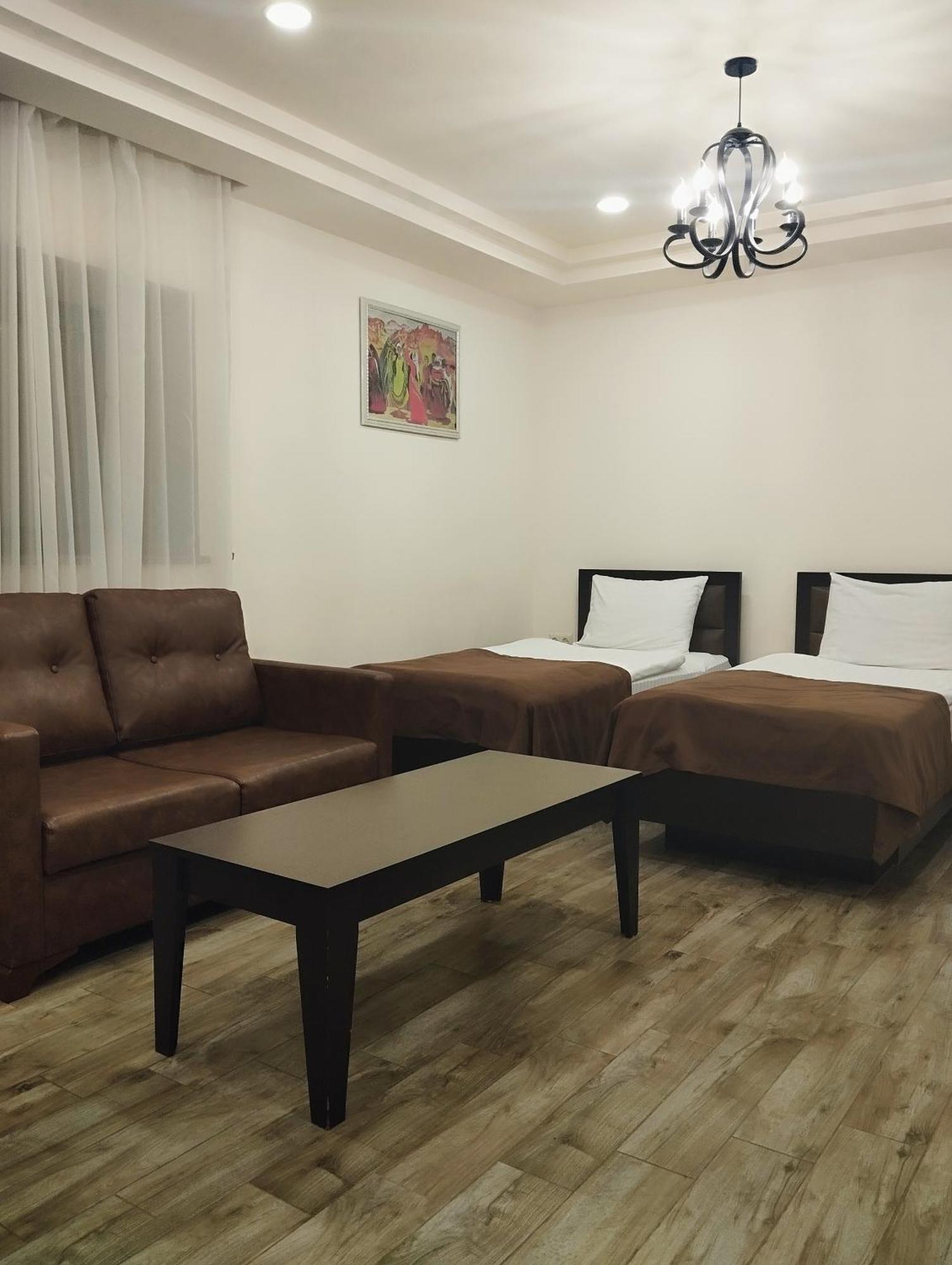 Boutique Living Hotel เยเรวาน ภายนอก รูปภาพ