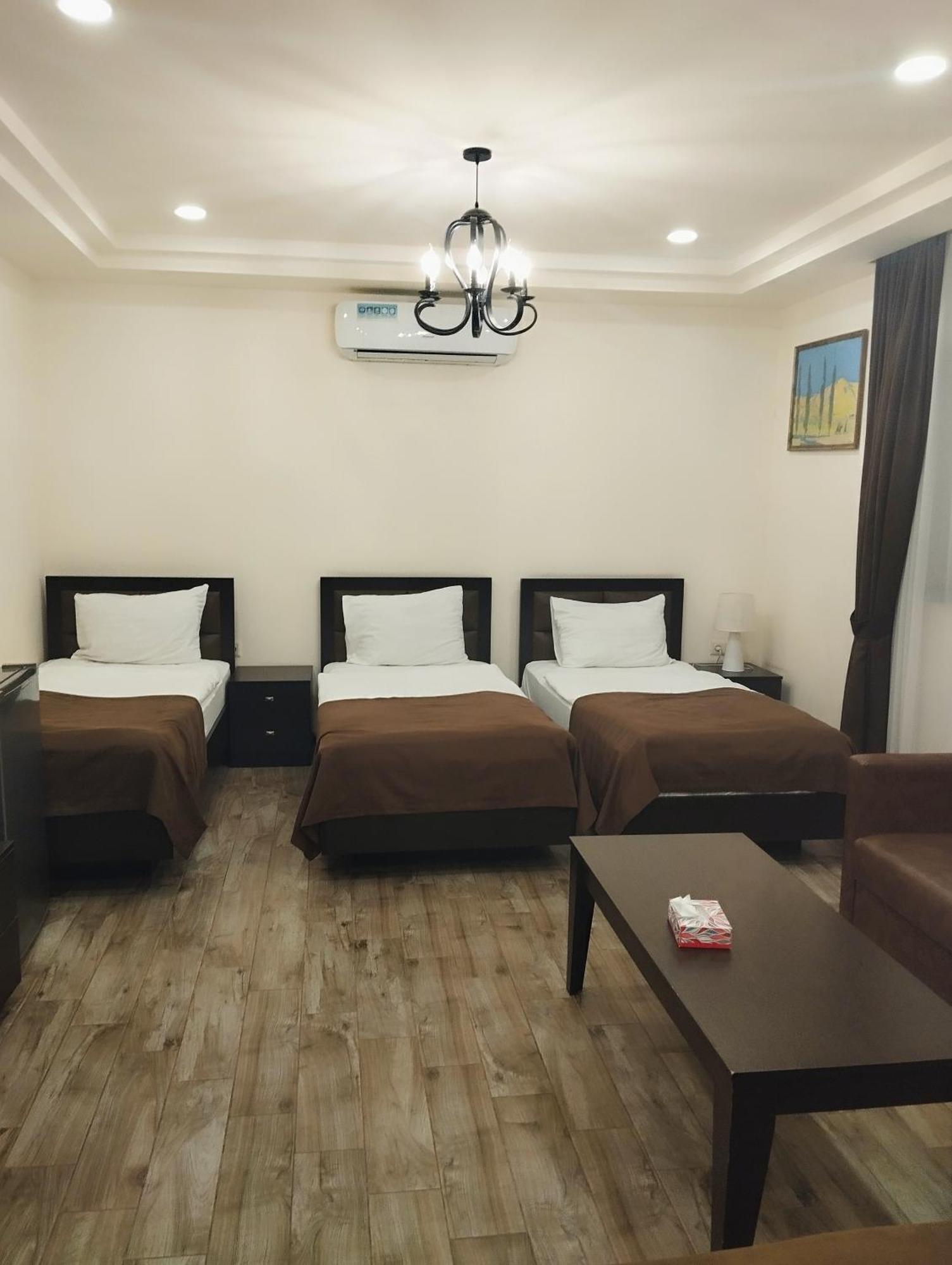 Boutique Living Hotel เยเรวาน ภายนอก รูปภาพ