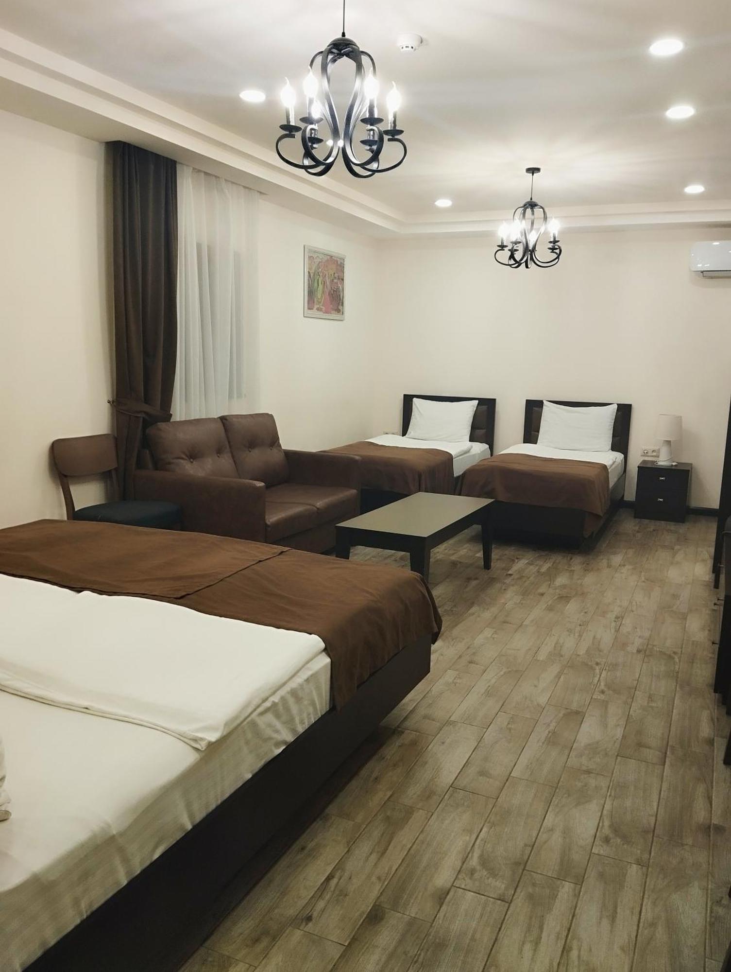 Boutique Living Hotel เยเรวาน ภายนอก รูปภาพ