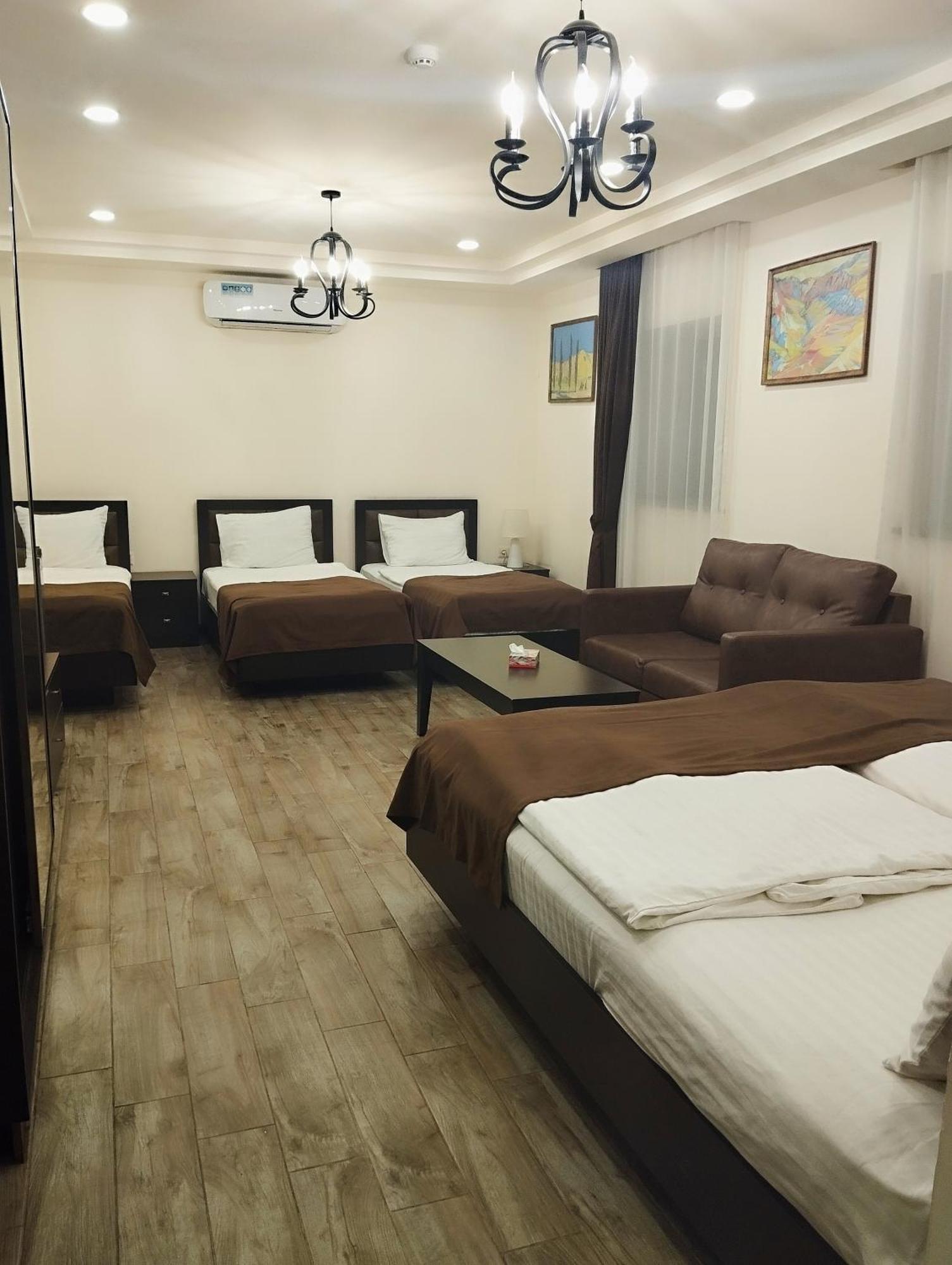 Boutique Living Hotel เยเรวาน ภายนอก รูปภาพ