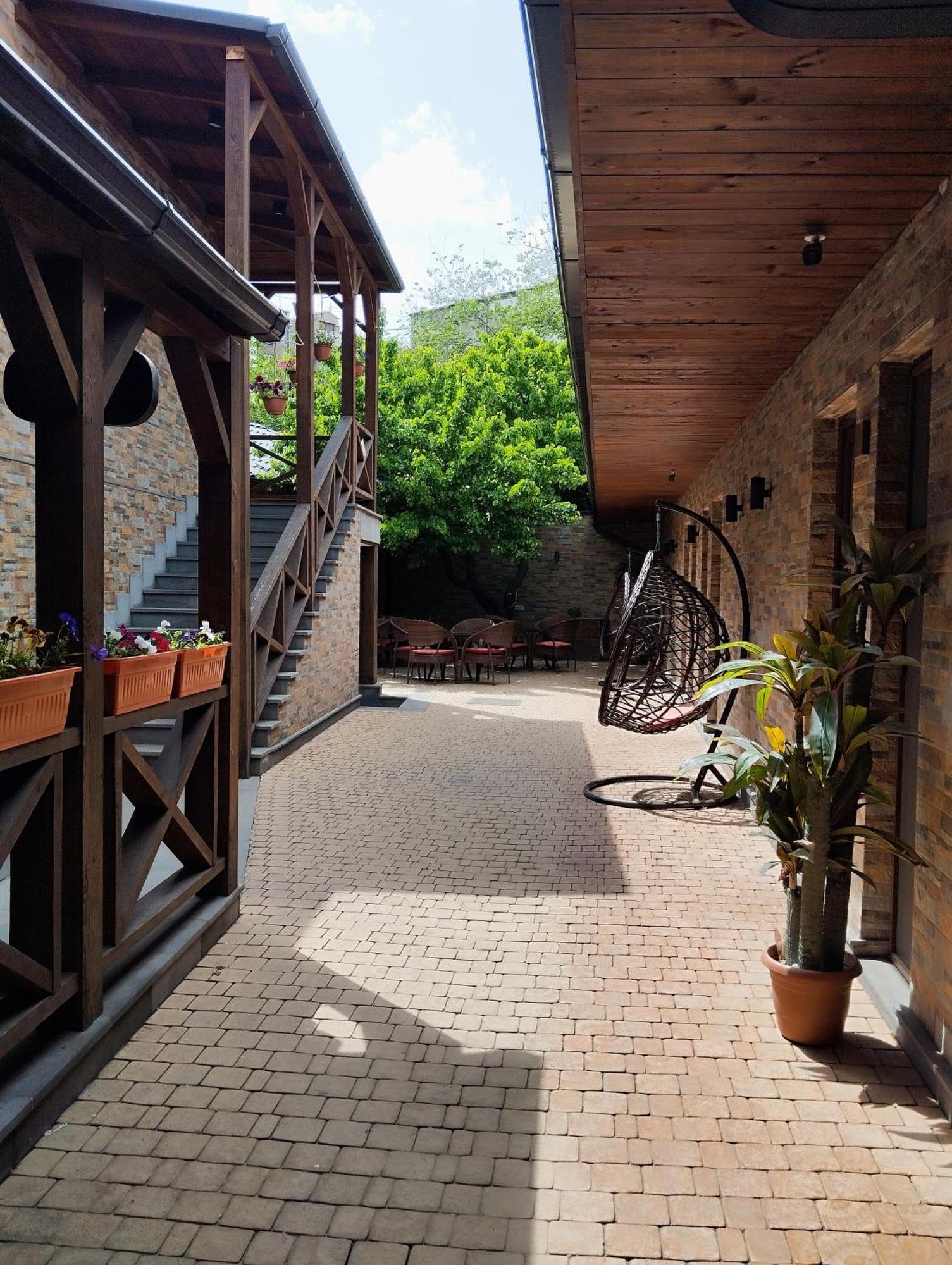 Boutique Living Hotel เยเรวาน ภายนอก รูปภาพ
